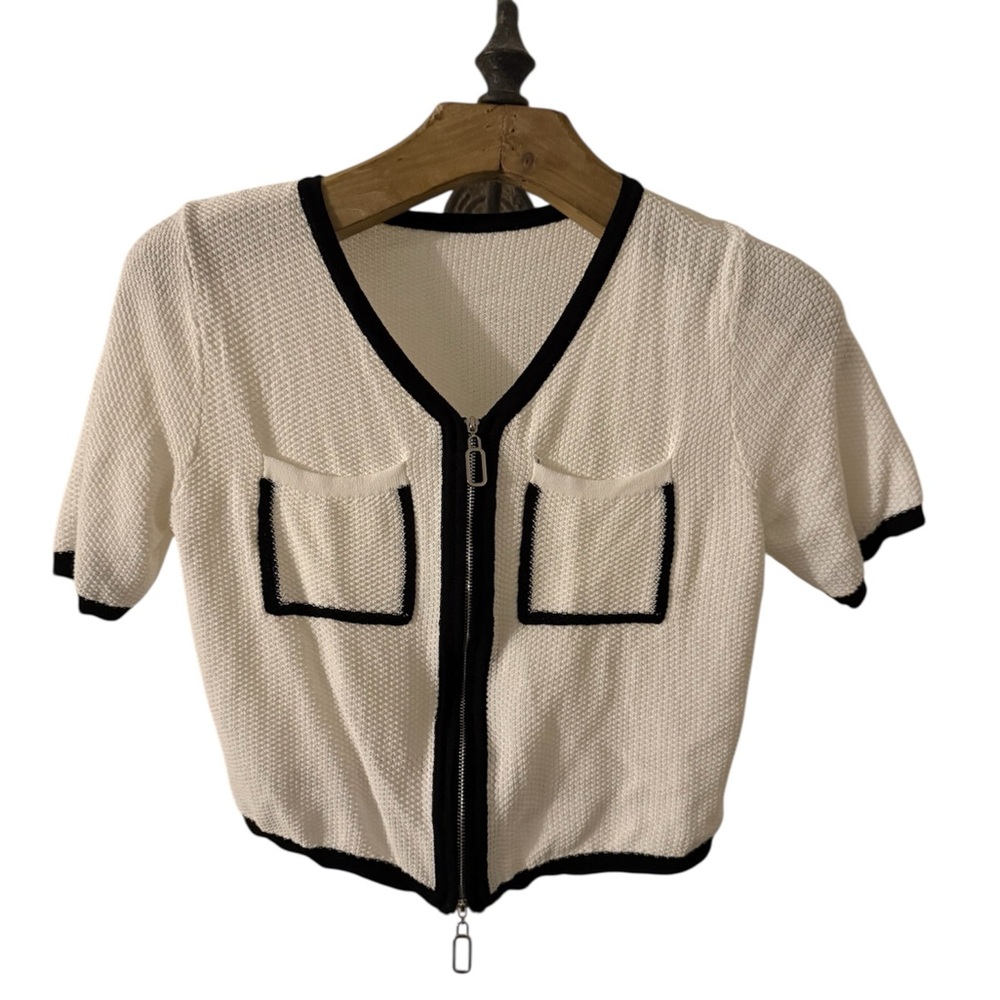 J.ING Cream and Black Fitted Crop Blouse - Picture 1 of 2